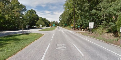 View of the left turn lane and the intersection to make the turn.